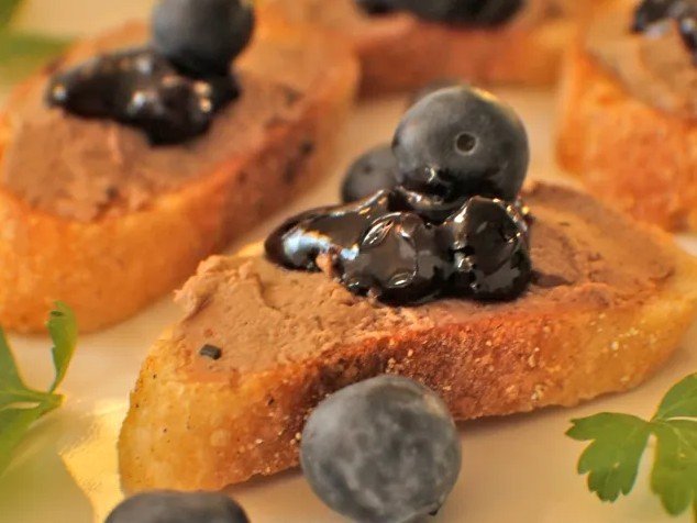 Hreindýralifrarpaté. MYND AF KRYDD OG KRÁSIR.