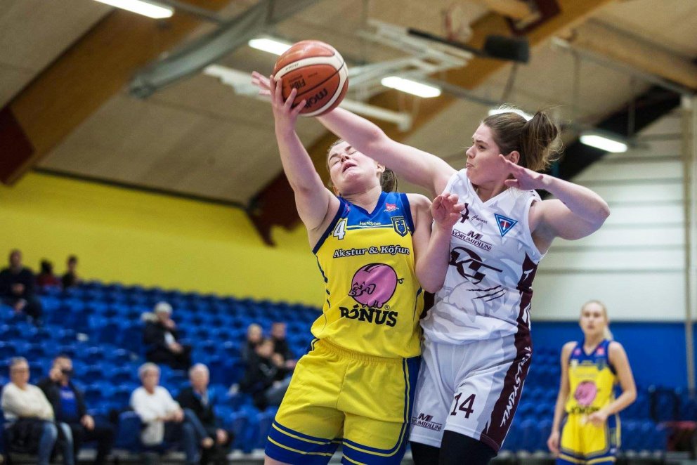 Kristín Halla í frákastabaráttunni gegn Fjölni. MYND: Af heimasíðu Fjölnis.