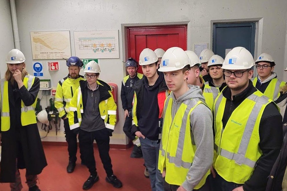 Nemendur mættir í Blönduvirkjun. MYNDIR AF FNV.IS