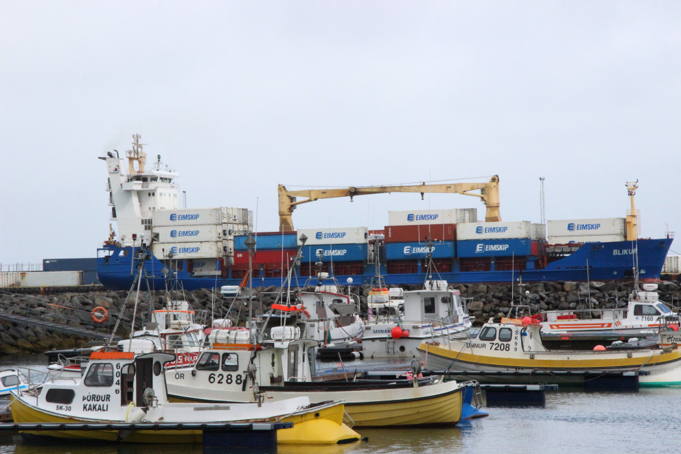 Flutningaskipið Blikur í Sauðárkrókshöfn í síðustu viku. Mynd: PF.
