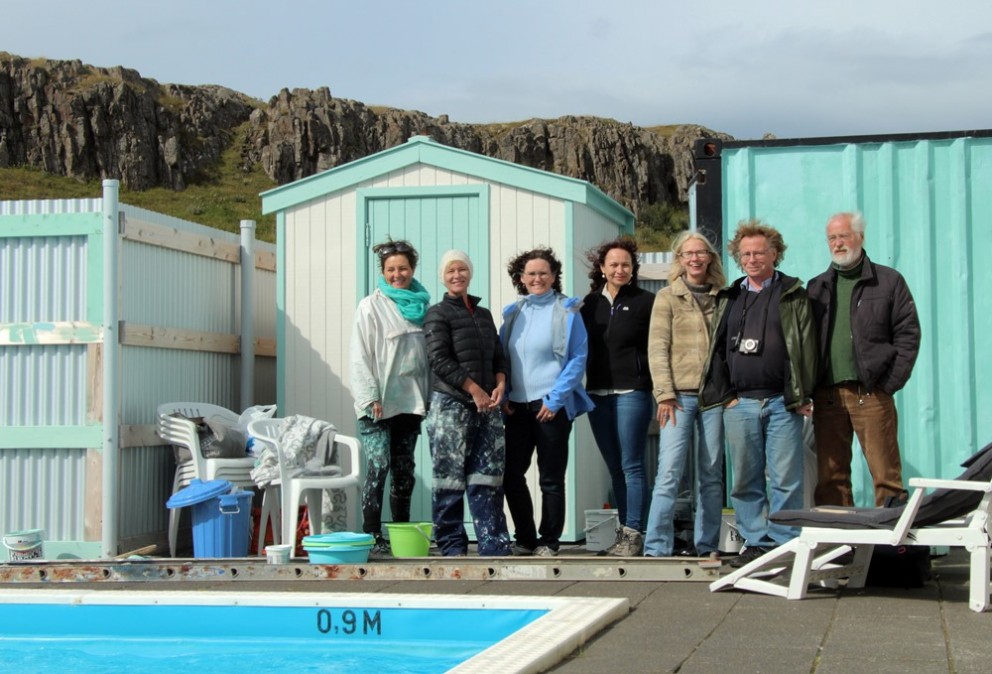 Fjölsótt opnun þrátt fyrir úrhellisrigningu