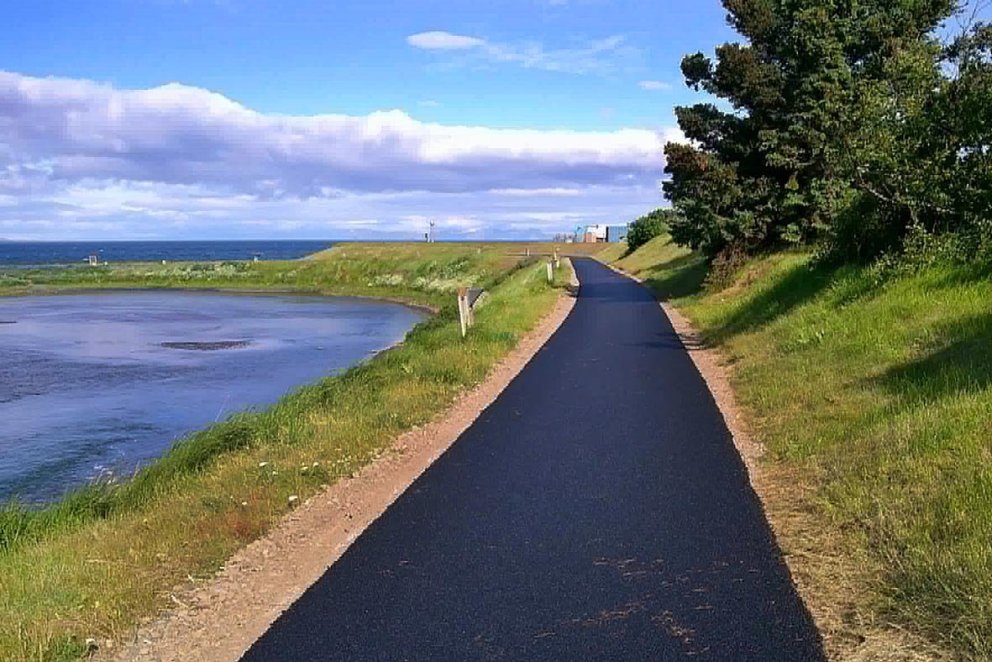 Göngustígurinn sem var verið að malbika heitir Bakkastígur. MYNDIR: VALLI