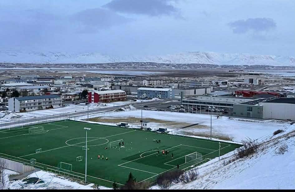 Séð yfir hluta íþróttasvæðisins á Sauðárkróki.