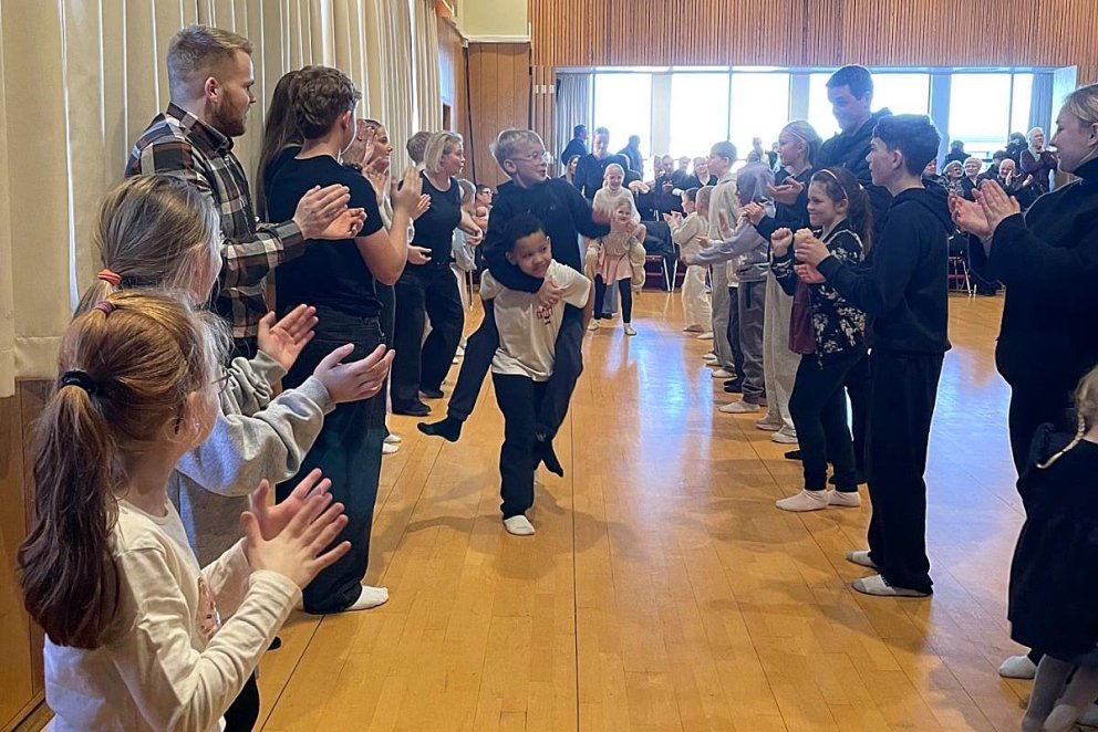 Gleði, taktur og troðfullt hús á Hofsósi. MYND AF GAV.IS