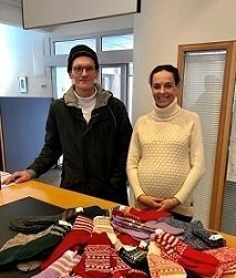 Anton Scheel Birgisson og Liljana Milenkoska, verkefnastjóri, sem tók við gjöfinni fyrir hönd barnanna. Mynd:hunating.is.