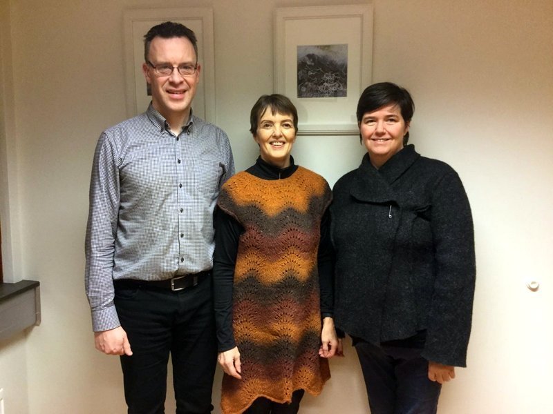 Ólöf (fyrir miðju) ásamt fulltrúum stjórnar Velferðarsjóðs. Mynd: hunathing.is