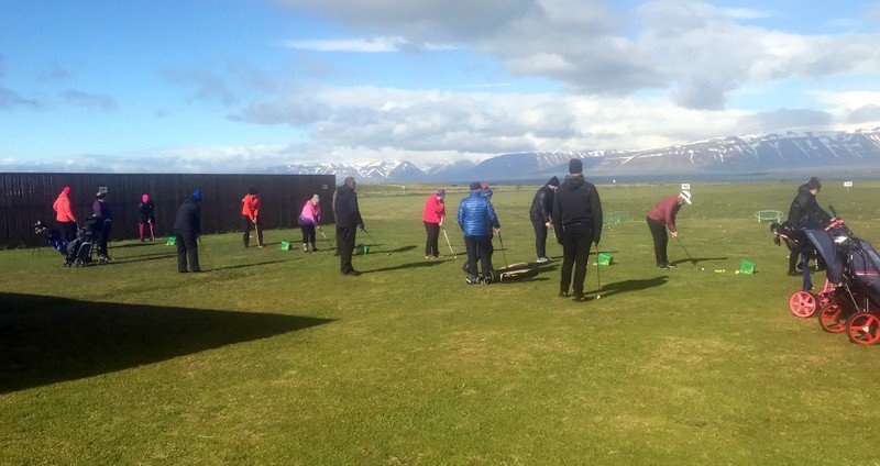 Mikil gróska er í Golfklúbbi Skagafjarðar og hvert aðsóknar metið af öðru slegið í nýliðakennslu. Mynd: KBH.