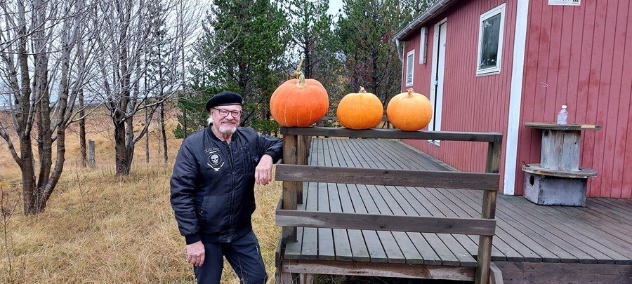 Helgi Sigfússon tilraunaræktandi. MYND AF HEIMASÍÐU BÆNDABLAÐSINS.