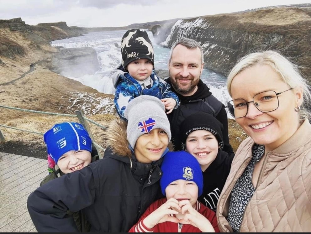 Rebekka og Jón Trausti ásamt börnunum þeirra. Mynd aðsend.