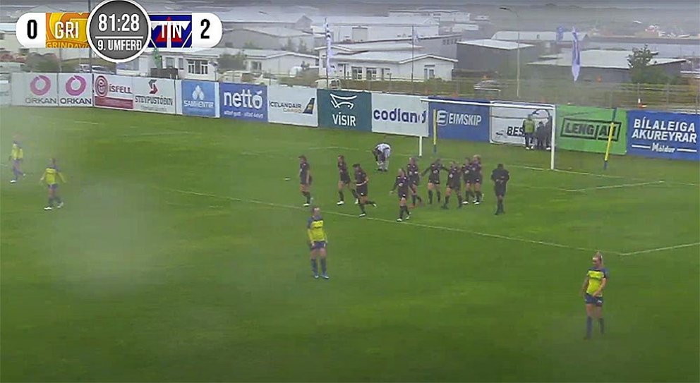 Stólastúlkur fagna síðara marki sínu í Grindavík. SKJÁSKOT