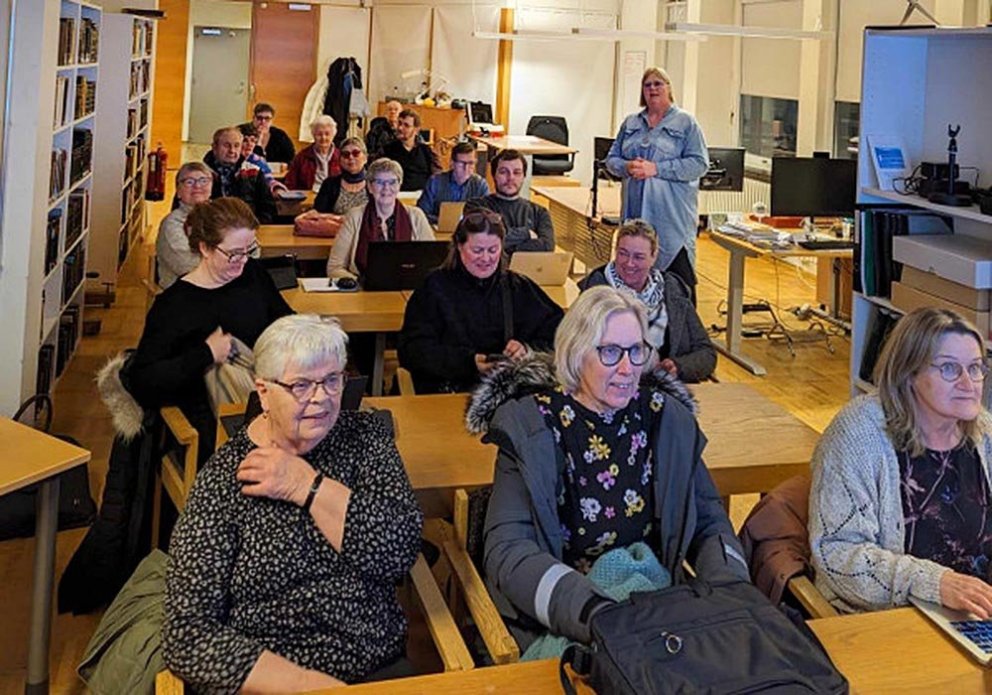 Mynd sem tekin var af hluta hópsins á námskeiðinu í gær. MYND: SÓLBORG UNA