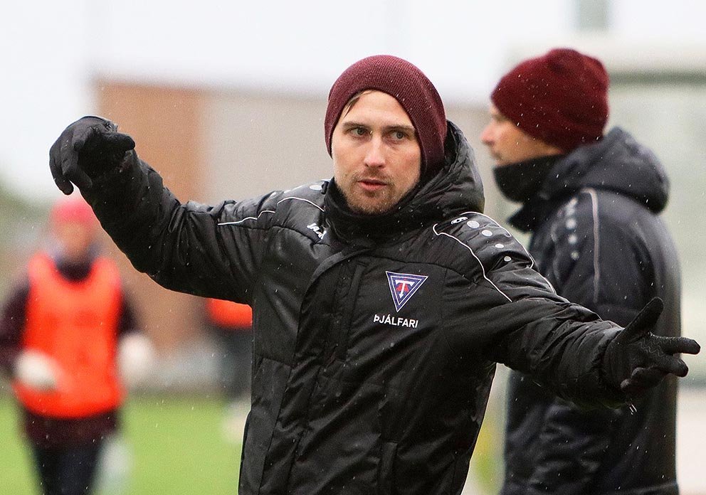 Guðni Þór þjálfari Tindastóls. Jónsi félagi hans úr fókus á bakvið. MYND: ÓAB