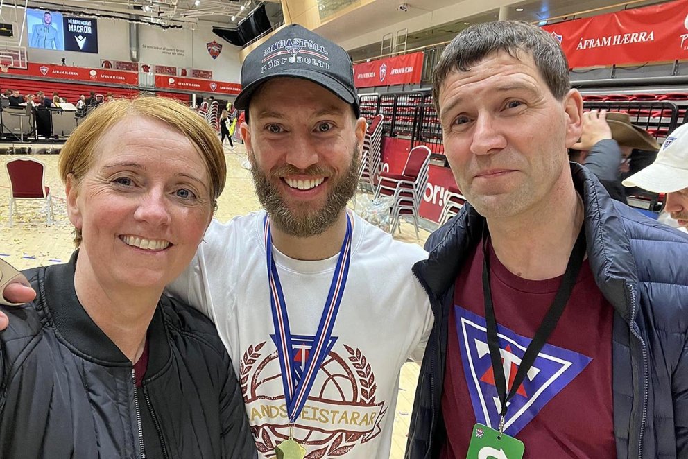Guðný og Gunni með Arnar nokkurn Björnsson á milli sín. AÐSEND MYND