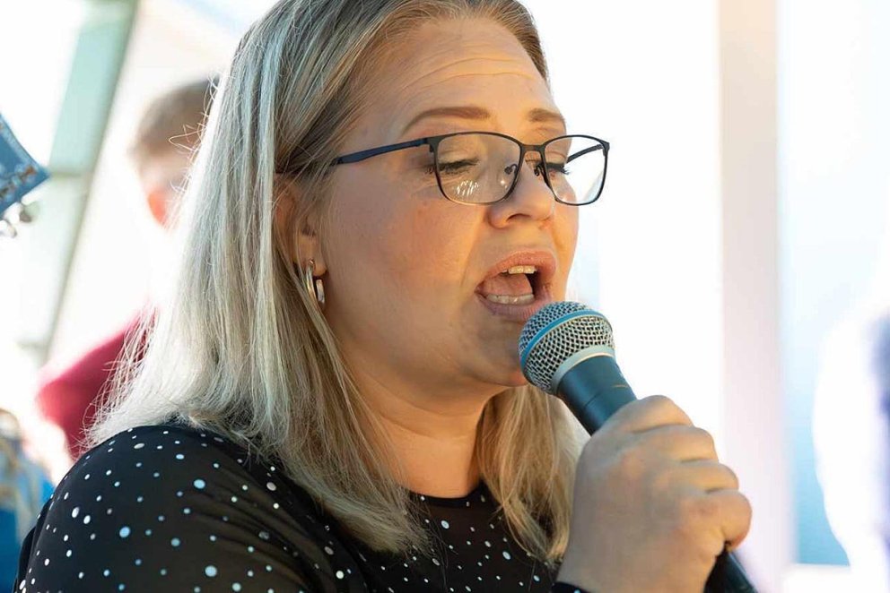Guðrún Helga að syngja. AÐSEND MYND