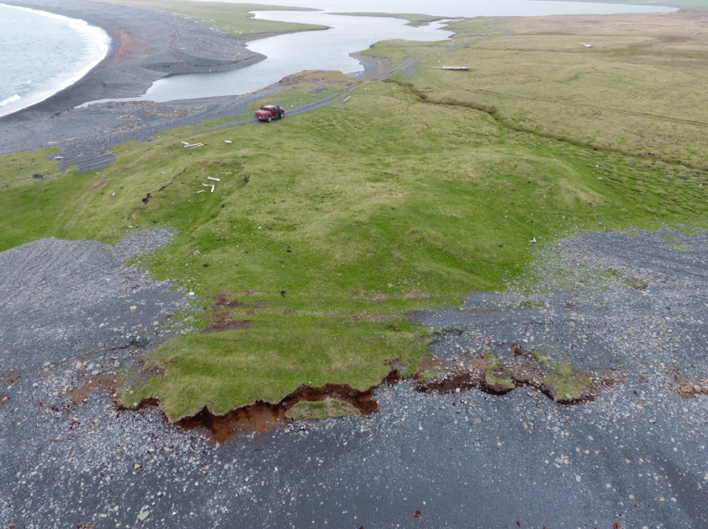 Öskuhaugurinn sést neðst fyrir miðri mynd. Mynd: Minjastofnun