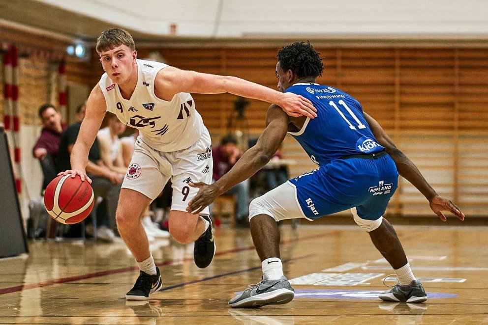Hallur Atli Helgason með boltann. MYND: SIGURÐUR INGI