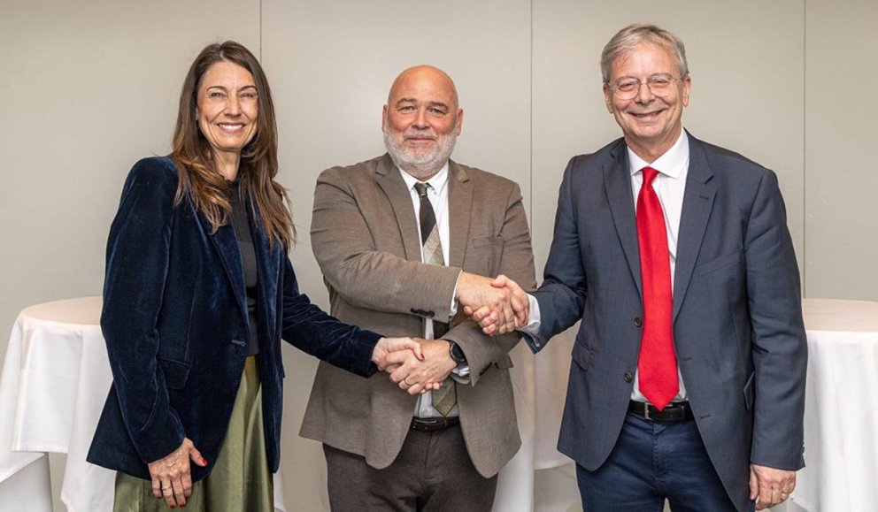 Hólmfríður, Logi og Jón Atli við undirritunina í dag. MYND: Gunnar Sveinsson