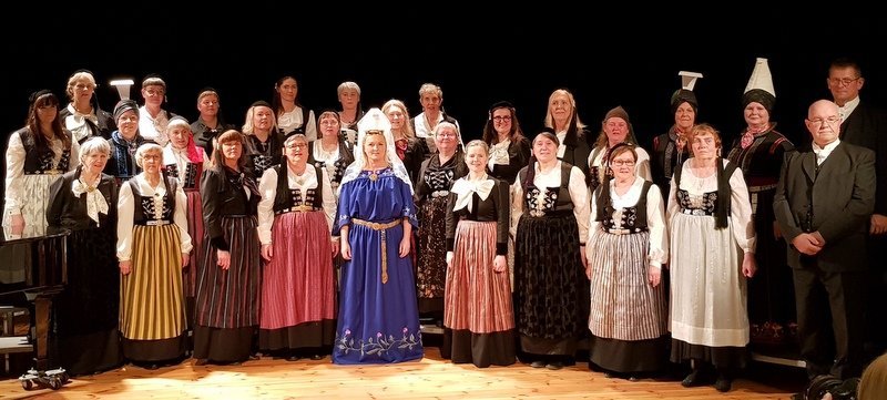 Nýr hátíðarbúningur Pilsaþyts afhjúpaður í gær