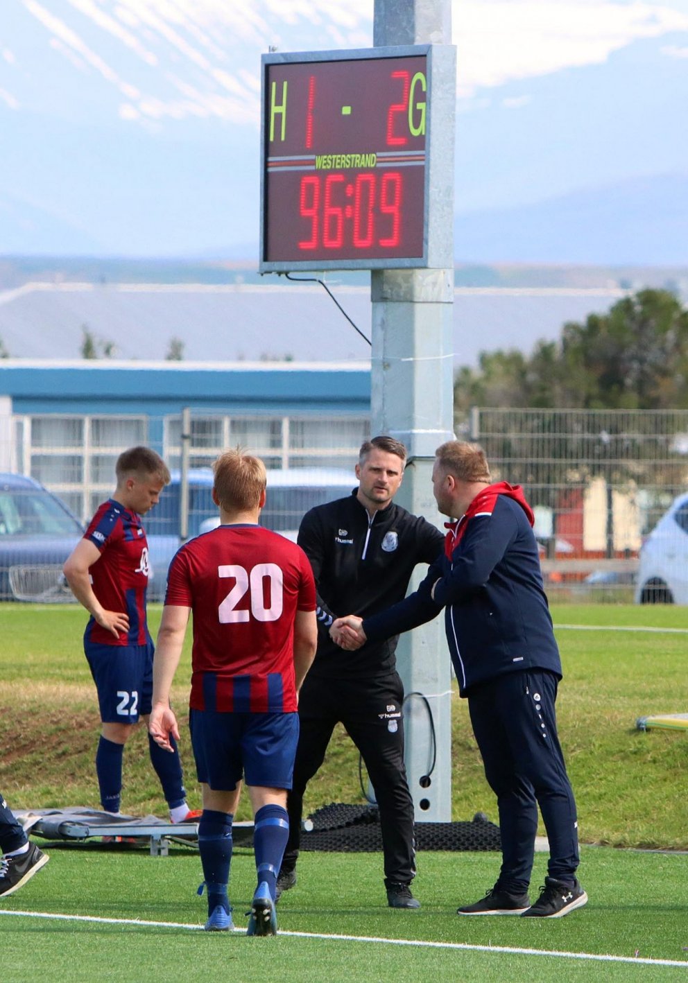 Haukur Skúla á hliðarlínunni í leik í sumar. Mynd: ÓAB.