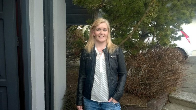 Helga Sigríður Eiríksdóttir hefur starfað sem námsráðgjafi við FNV þetta skólaár í fjarveru Margrétar Helgu Hallsdóttur. Hún hefur sótt fótboltaæfingar, bæði með mfl. kvenna og áhugahópi eldri drengja í íþróttahúsinu en það var einmitt hjá strákunum sem Helga hné niður sl. miðvikudag og fór í hjartastopp. Mynd af Facebook.