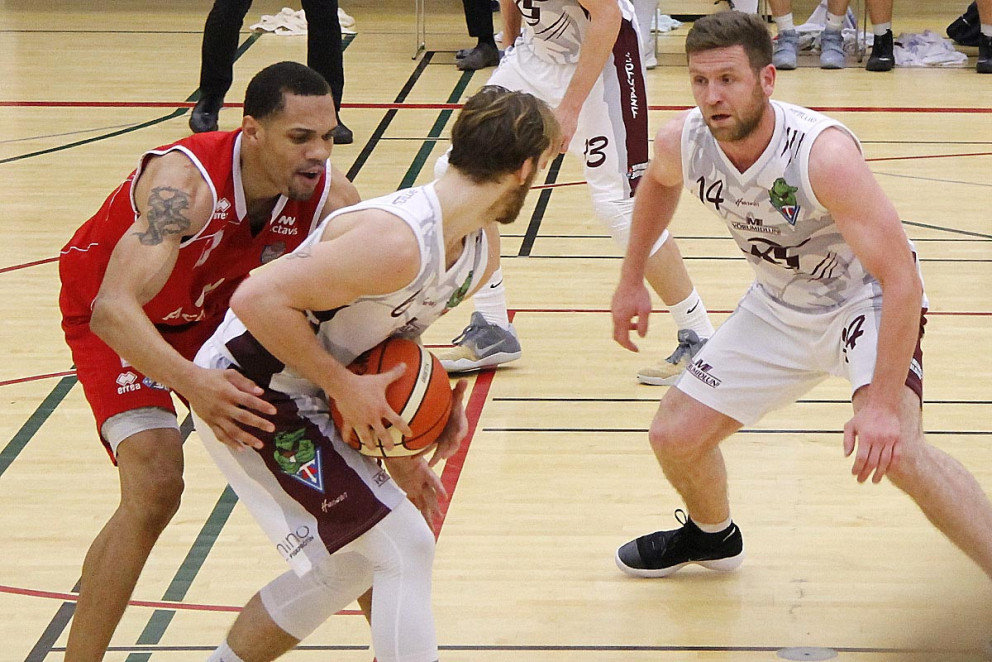 Helgi og Arnar voru báðir góðir í kvöld. Hér eru þeir í leiknum gegn Haukum á dögunum. MYND: ÓAB