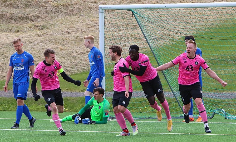 Liðsmenn Kormáks/Hvatar fagna fyrsta marki Hilmars í dag sem kom á 44. mínútu. MYND: ÓAB