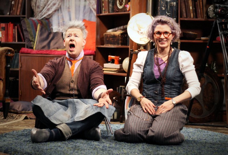 Aðalleikararnir og handritshöfundarnir í hlutverkum sínum.
 Ljósmyndari: Rakel Hinriksdóttir, N4