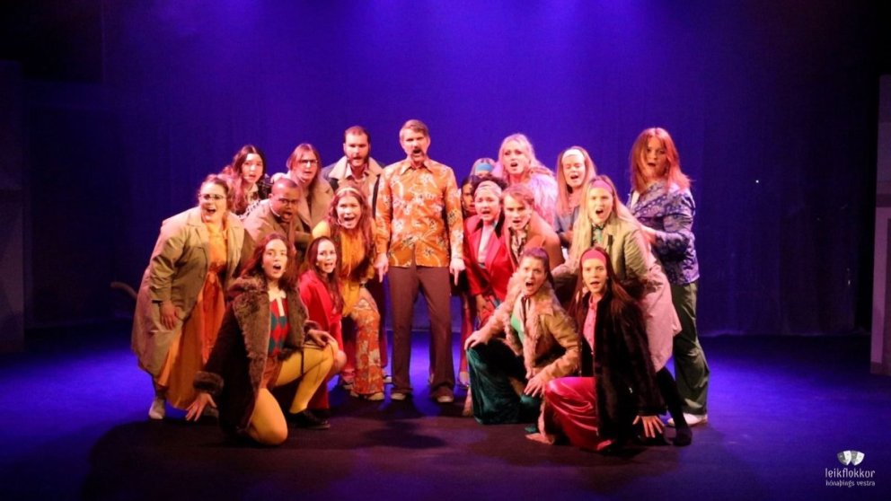 Leikflokkurinn við uppsetningu á Himin og Jörð.MYND HÚNAÞING