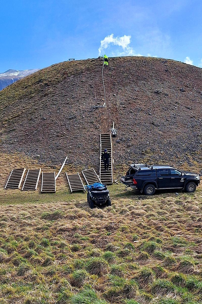 Framkvæmdir við Himnastigann í Vatnsdalnum í gær. MYND: DÓRA SIGURÐAR