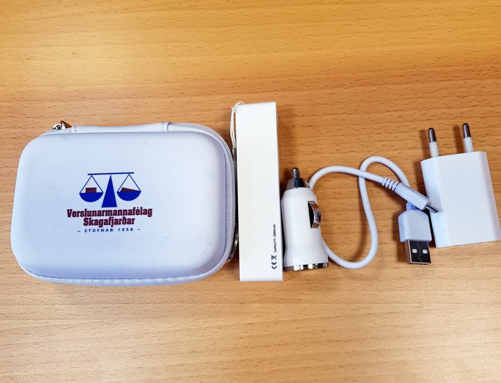 Flott gjöf Verslunarmannafélagsins til félagsmanna sinna, hleðslusett fyrir síma. Aðsend mynd.