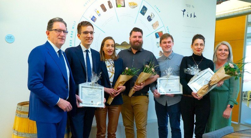 Úrvalslið hlaut klasaverðlaunin 2020 úr hendi Kristjáns Þórs Júlíussonar sjávarútvegsráðherra sl. fimmtudag. Þeirra á meðal er Skagfirðingurinn Hólmfríður Sveinsdóttir, önnur frá hægri.
