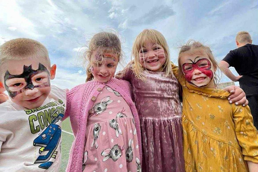 Hressir krakkar á Hofsós heim. MYND: FANNEY BIRTA