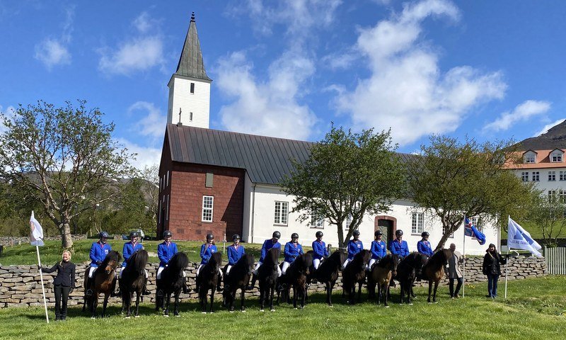 Af hestafræðideild útskrifuðust tólf manns með lærdómstitilinn BS í reiðmennsku og reiðkennslu. Myndir: Unnur Sigurpálsdóttir.