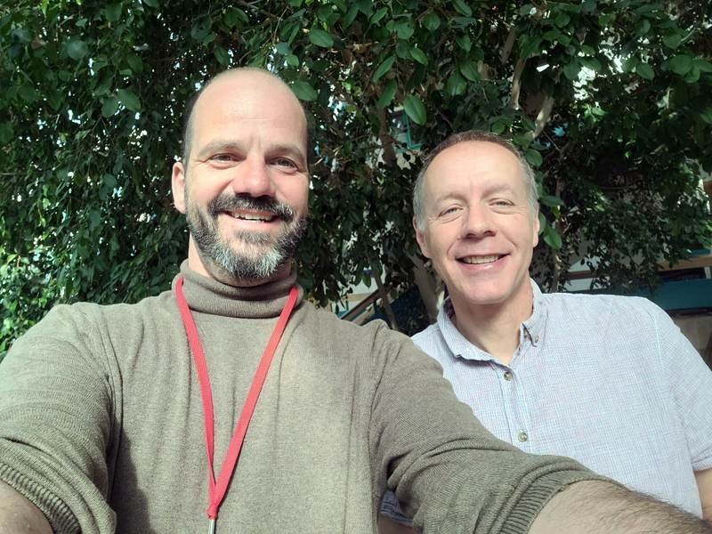 Holger og Vincent: Holger Thoms (t.v.), þýskur dýralæknir, tók þátt í göngum í Blönduhlíðinni 2020 - stuttu seinna tengdi hann Karólínu við Gesine prófessor. Hann skutlaði samanburðarsýnum með ARR/ARQ og ARR/ARR yfir
600 km aðra leið til Vincents Béringue (t.h.) í París. Aðsendar myndir.