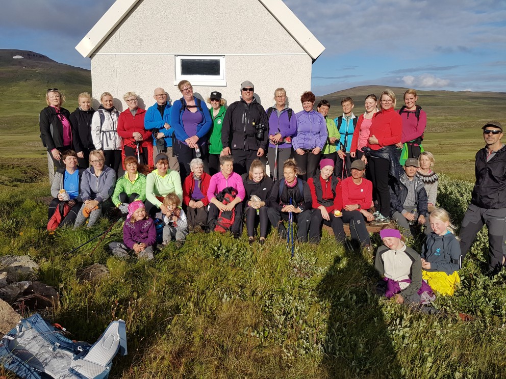 Hópurinn sem tók þátt í göngunni í Trölla. Mynd: Ágúst Guðmundsson.