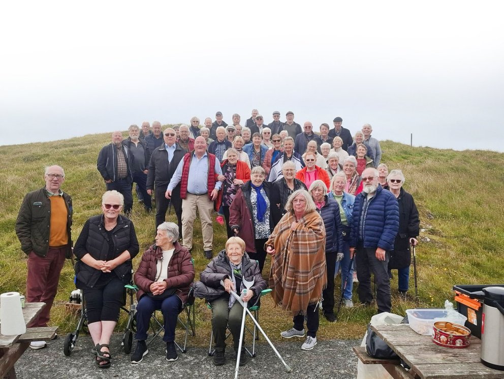 Hópurinn búinn að snæða nestið í Kálfshamarsvík. MYNDIR: GUÐMUNDUR HAUKUR