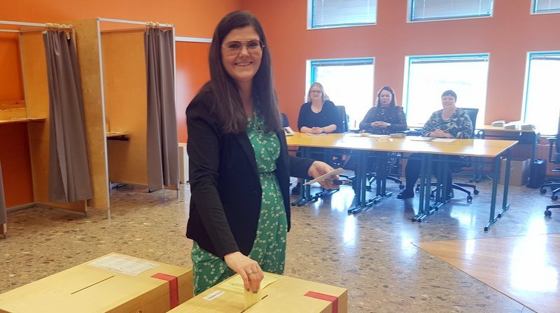 Hrund Pétursdóttir nýkjörin sveitarstjóornarfulltrúi Framsóknar í Skagafirði á kjörstað sl. laugardag. Mynd: PF.