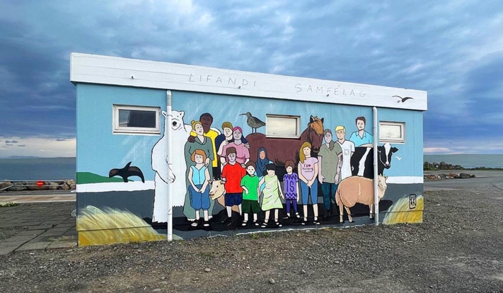 Hafnarhúsið á Hvammstanga fékk upplyftingu í sumar. MYND: HUNATHING.IS