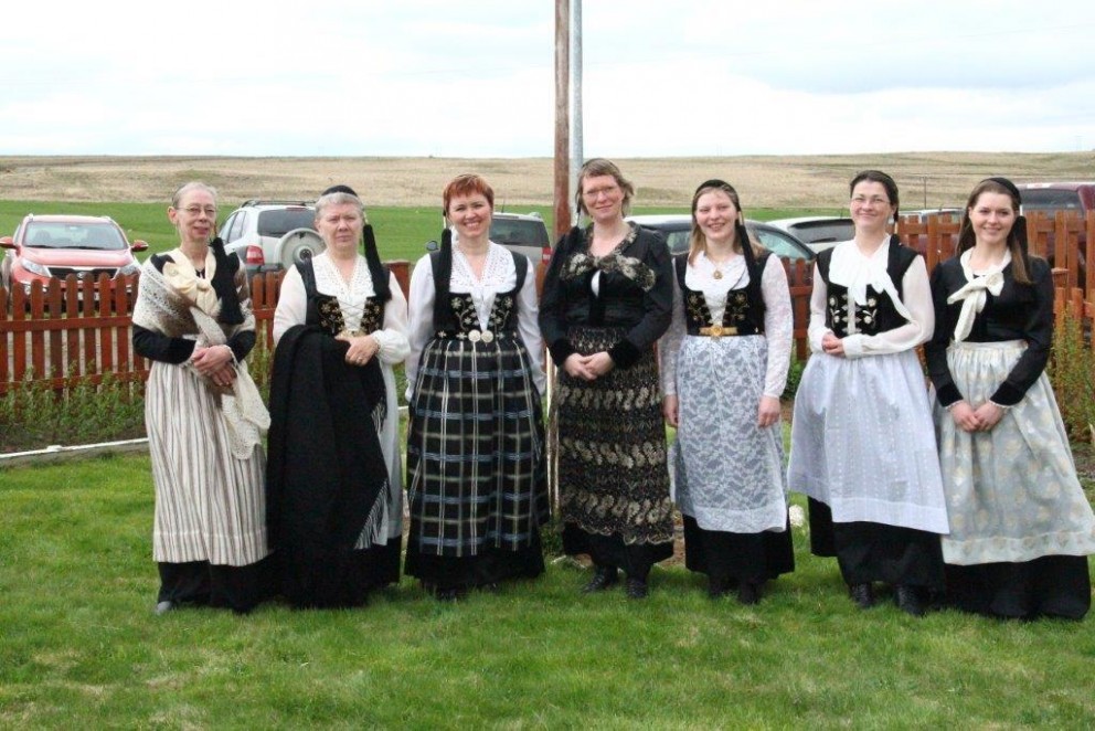 Saga kvennabandsins komin út