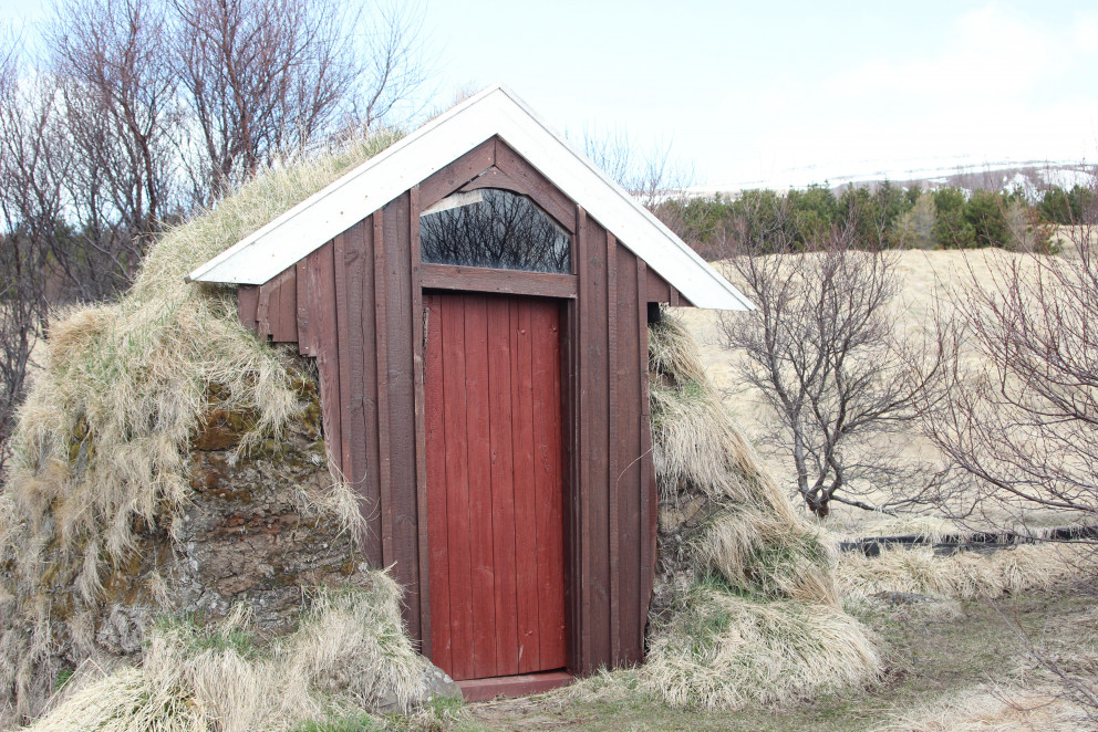 Endurbætur eru hafnar á mylluhúsinu í Kirkjuhvammi við Hvammstanga sem var endurgert árið 1996 en nú er aftur kominn tími á viðhald þess. Mynd: KSE