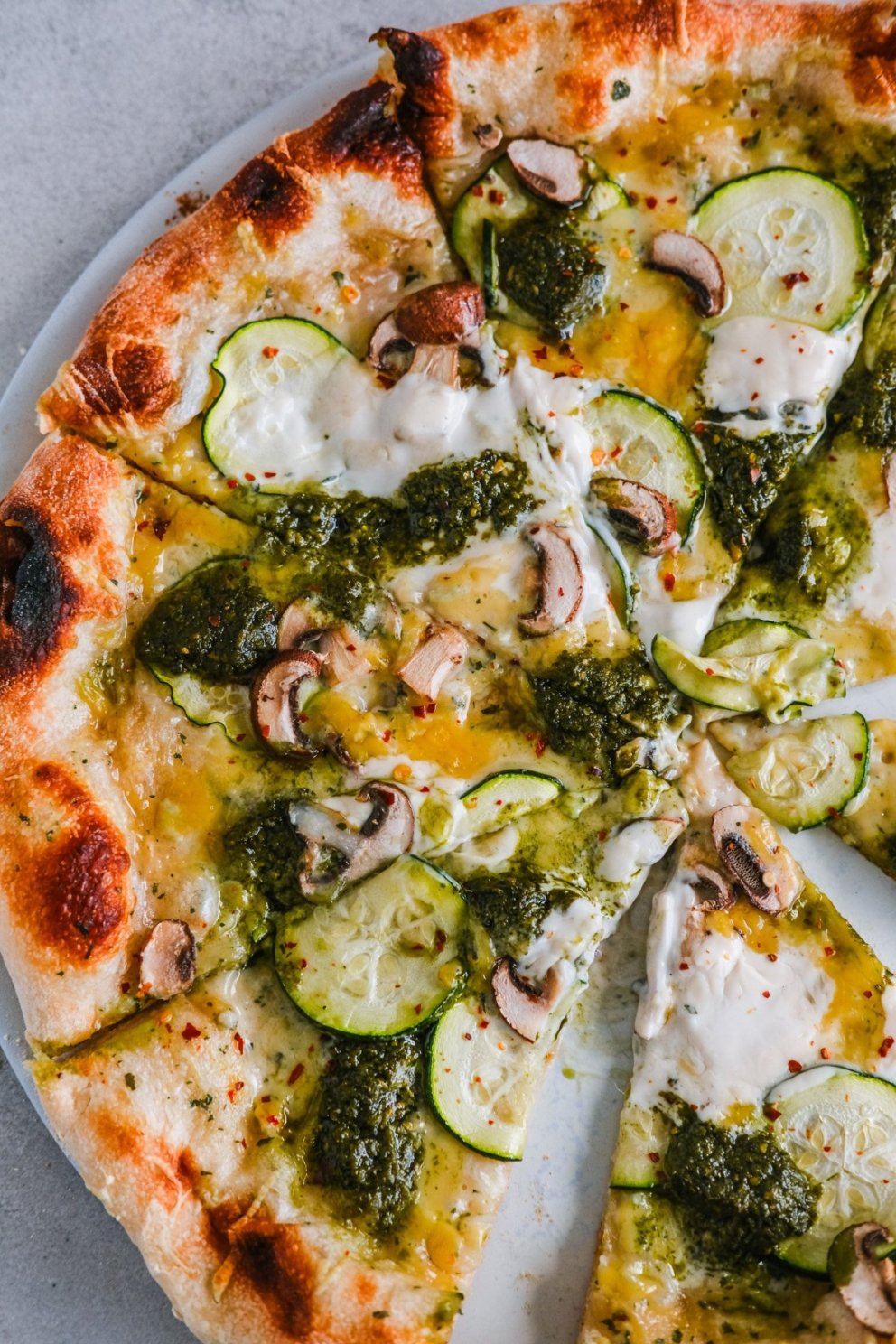 Hvít pizza.  MYNDIR OG UPPSKRIFTIR TEKNAR AF VEGANISTUR.IS