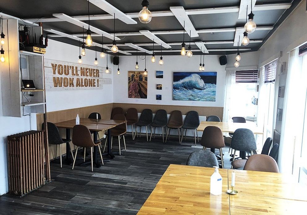 Þéttsetnu bekkirnir eiga ekki upp á pallborðið þessa dagana. MYNDIR FRÁ HARD WOK CAFÉ