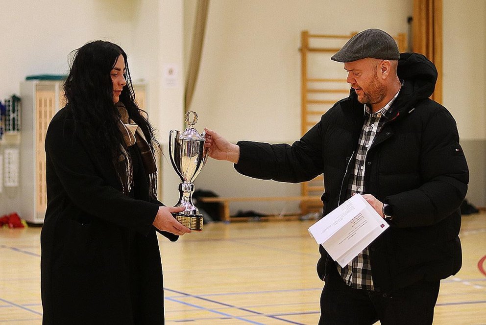 Á myndinni tekur Anna Herdís Sigurbjartsdóttir á móti verðlaunum fyrir hönd Birnu Oliviu Ödqvist. AÐSEND MYND