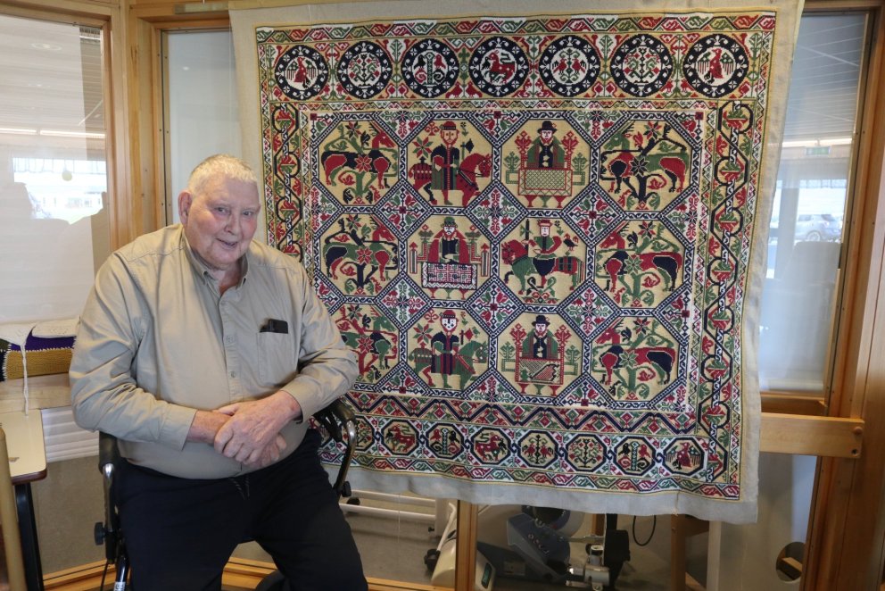 Kári við nýja meistaraverkið. MYND GG