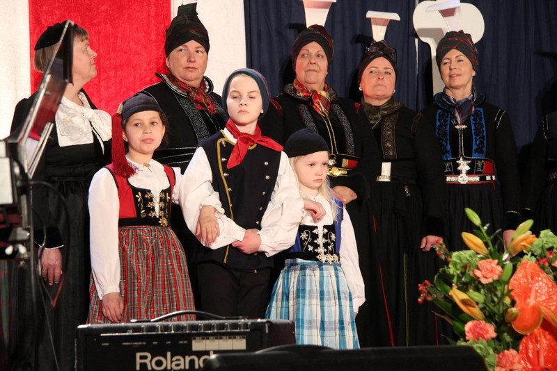 Sýndir voru þjóðbúningar frá ýmsum tímum. Myndir: FE