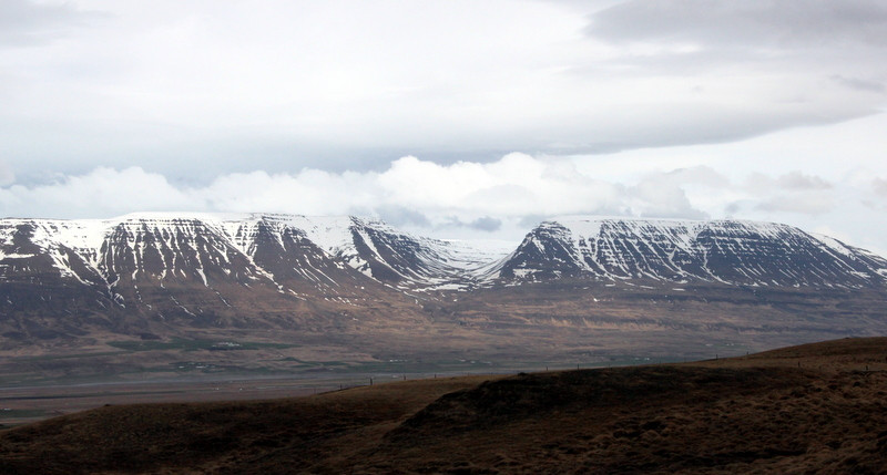 Enn er mikill snjór til fjalla og áfram er spáð kulda. Mynd:FE