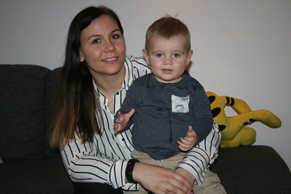 Elín Árdís með Björn Henrý, þrettán mánaða son sinn. Mynd: KSE