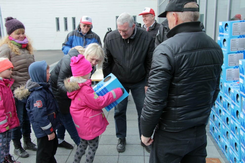 Kiwanisklúbburinn Drangey gefur hlífðarhjálma