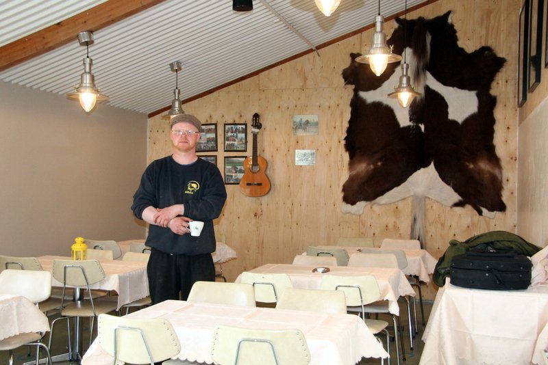 Vertinn í Mjólkurhúsinu á Stróru-Ásgeirsá. Mundir:FE