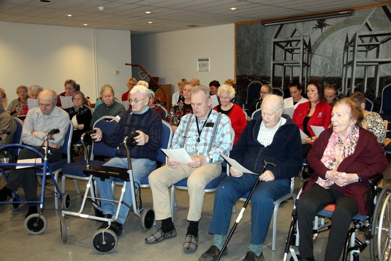 Sungið á Dagdvöl í gær. Mynd: FE